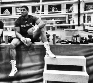 Dana White Looks to Offer Anthony Joshua a Contract Worth $500 Million