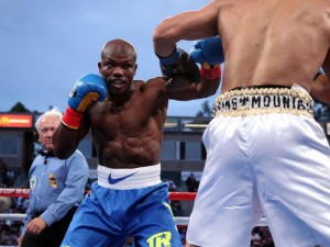 HBO Boxing Results: Valdez Defeats Tamayo, Tim Bradley Survives Scare to Defeat Vargas
