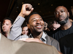 Shane Mosley Still Smiling After All These Years, Not Broke in Reality Show Basement